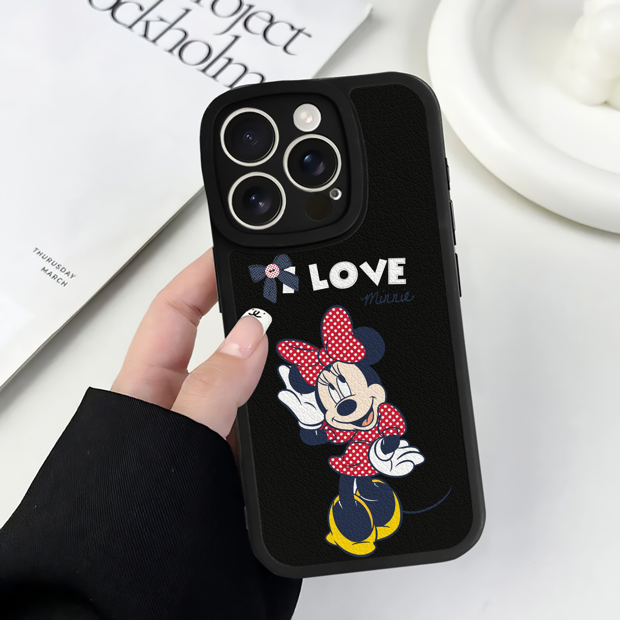 （画像用） ミッキーマウス Mickey Mouse 【iPhone 16シリーズ対応】シリコンスマホケース（レザー調） 材質：シリコン